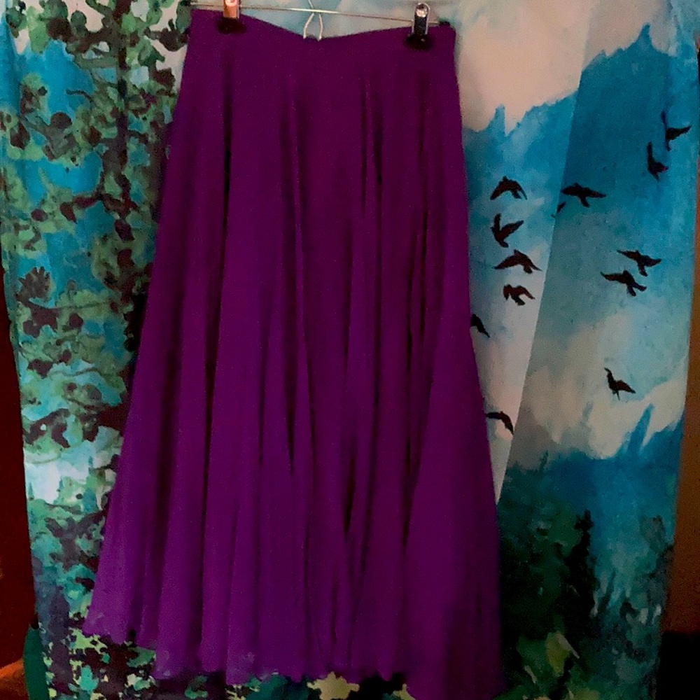 SOLD— Vintage, flowy, silk skirt!